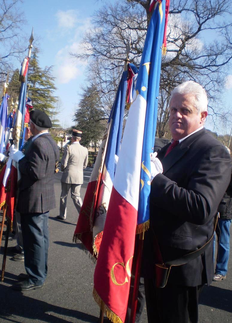 Notre porte-drapeau principal, Monsieur Bravard.