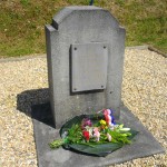 A la Chapoulie, la stèle où Guy Pépy a été achevé le 18/06/1944.